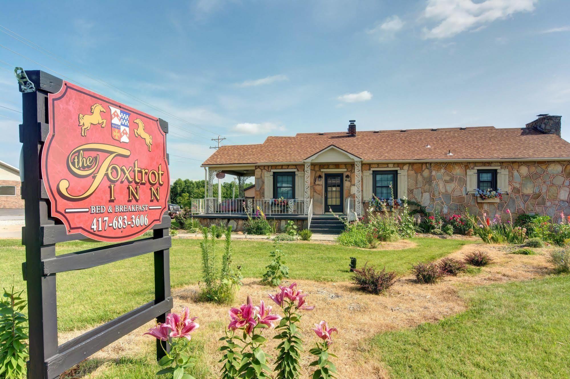 The Foxtrot Inn Ava Extérieur photo