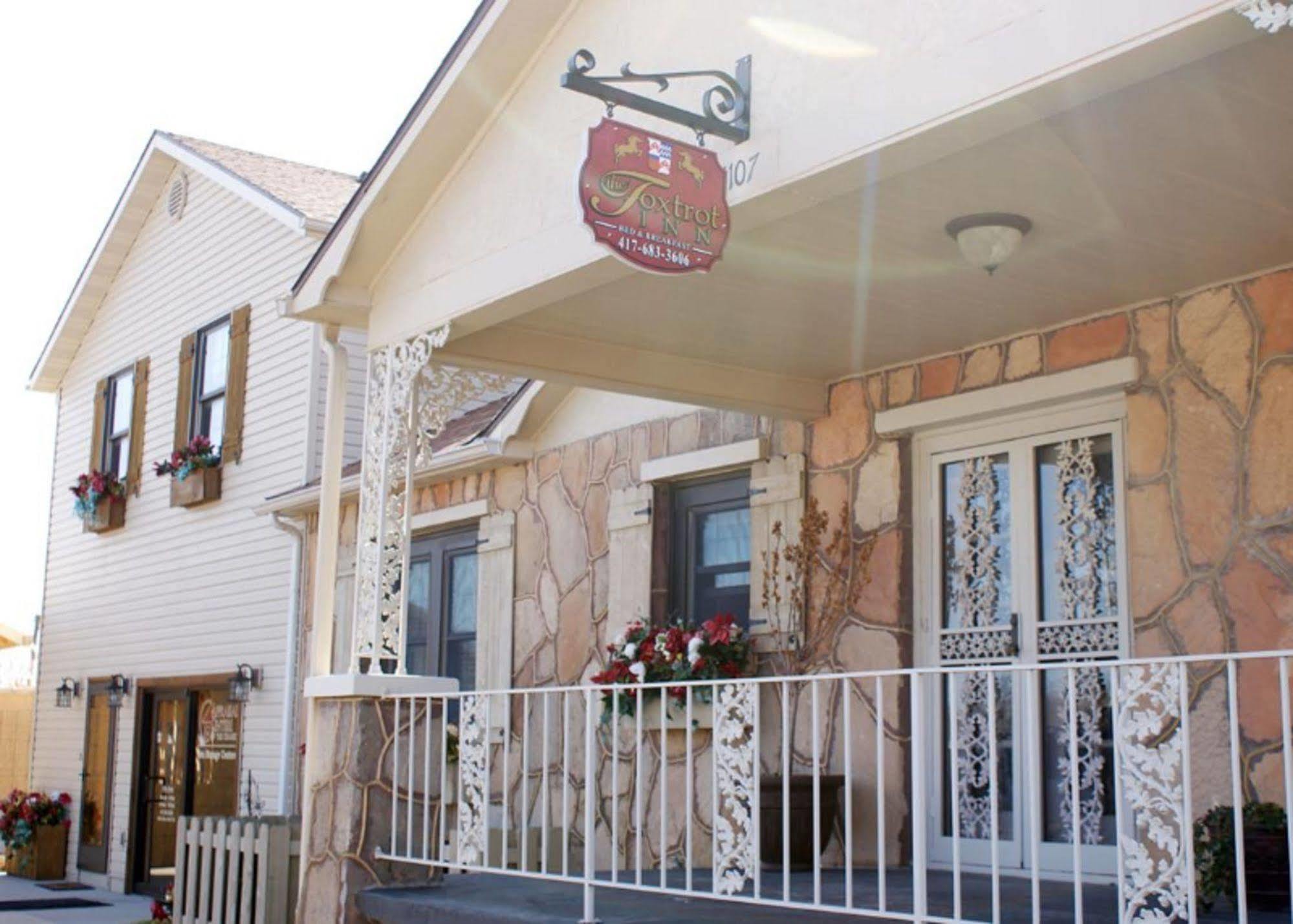 The Foxtrot Inn Ava Extérieur photo
