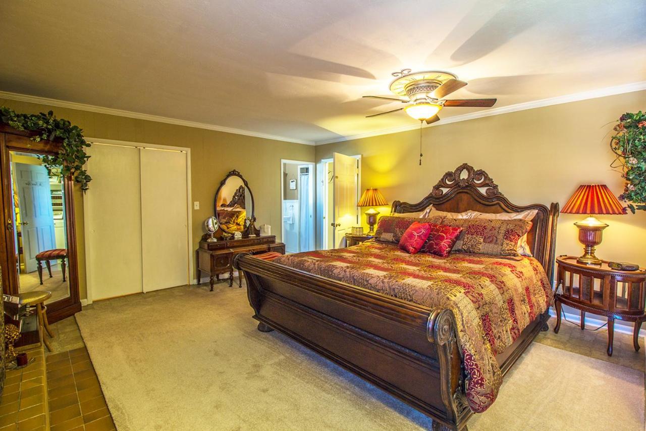 The Foxtrot Inn Ava Chambre photo