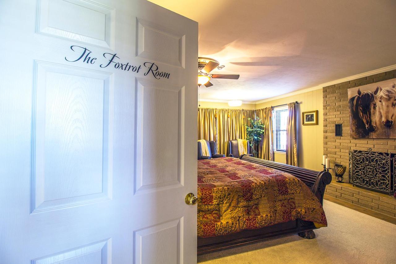 The Foxtrot Inn Ava Chambre photo